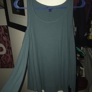 Beautiful cold shoulder tee.
